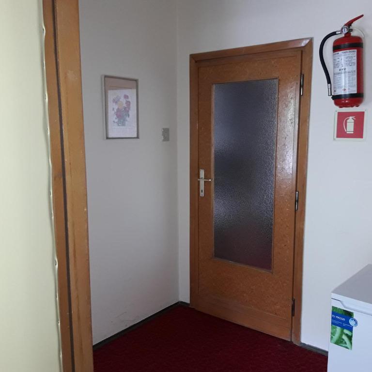 Hotel Lux - Camera Familiare con Bagno Privato - 3