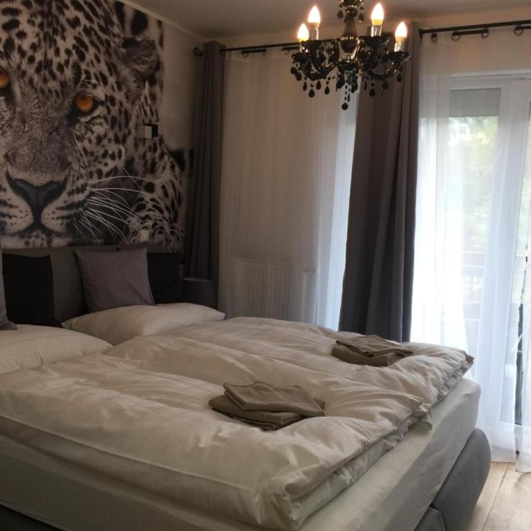 Enjoyit Rooms - Zimmer mit Queensize-Bett und Balkon - 5