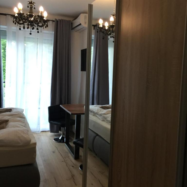 Enjoyit Rooms - Zimmer mit Queensize-Bett und Balkon - 6