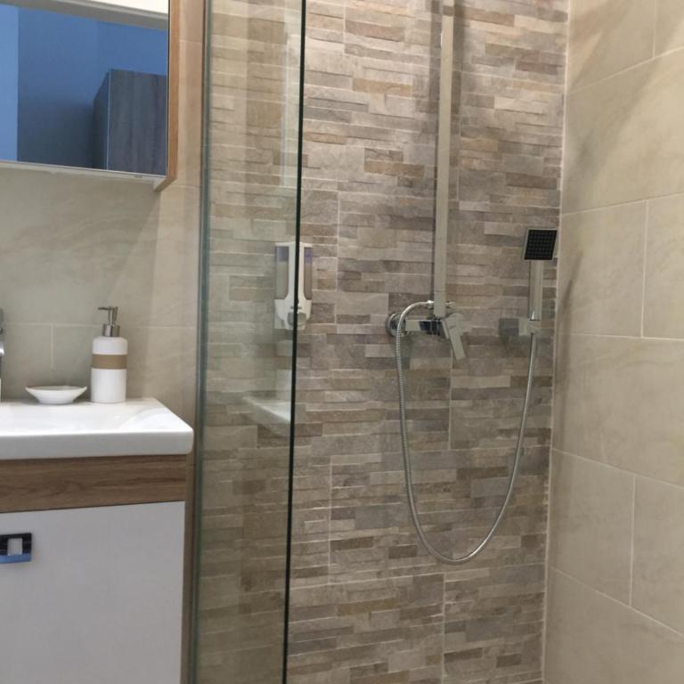 Enjoyit Rooms - Zimmer mit Queensize-Bett und Balkon - 10
