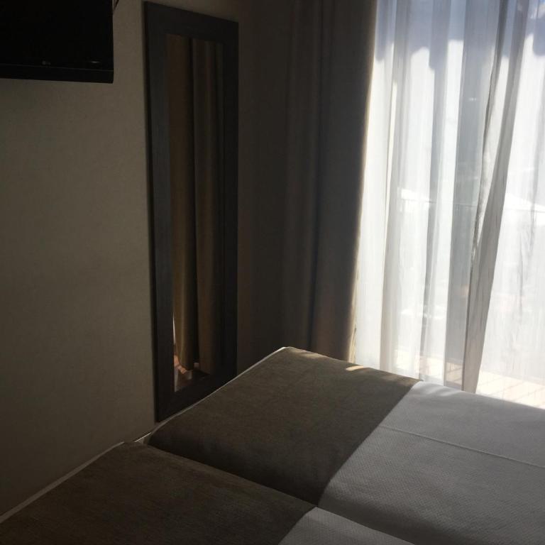 Hotel Oasis - Standard Room Exterior - 2