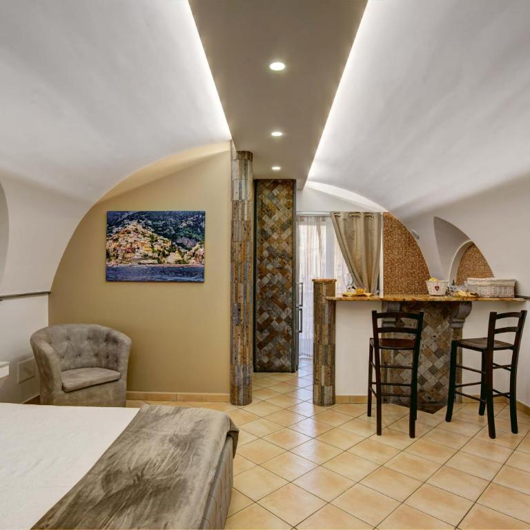 Cuore di Sorrento Suites - Camera Matrimoniale con Balcone - 1