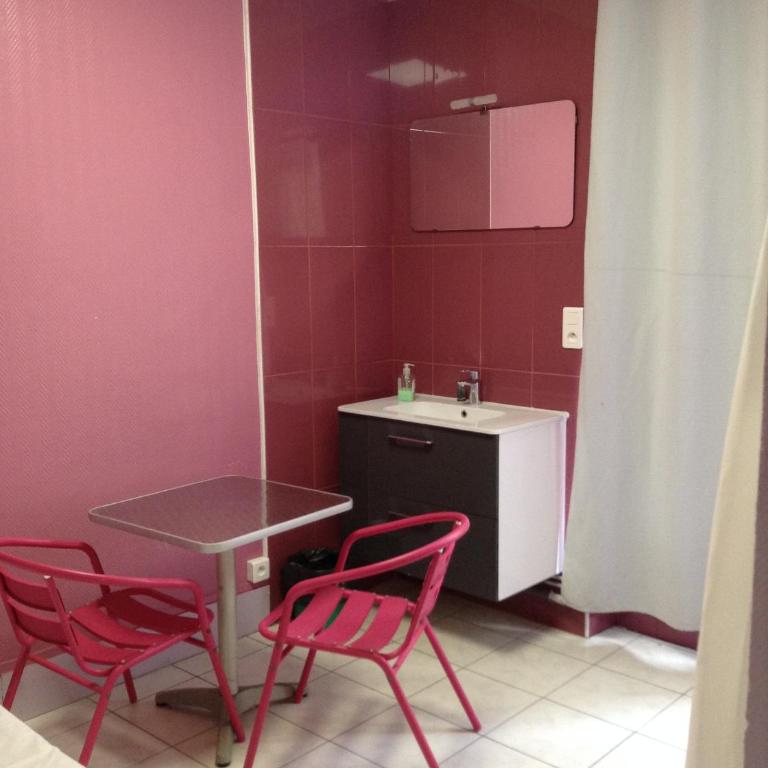 Hôtel Richard - Chambre Double avec Salle de Bains Privative - 6