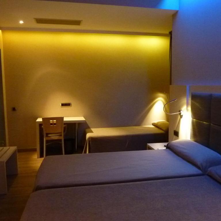 Barcelona House - Triple Room - 5