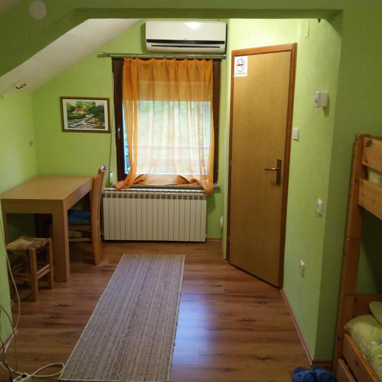 Guest House Majstorovic - Klasična Trokrevetna Soba - 8