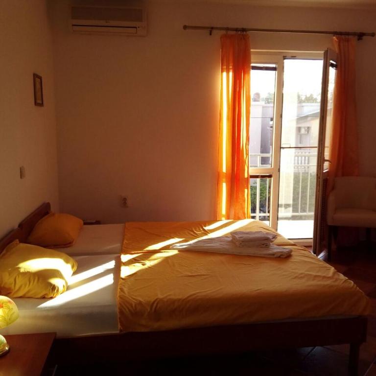 Apartments Katarina - Studio with Balcony and Sea View - 1