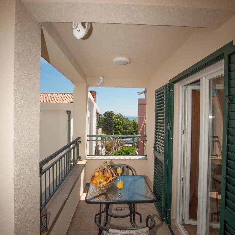 Guest House Medin - Triple Room with Balcony - 2