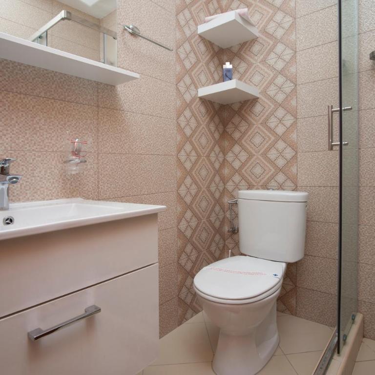 Guest House Medin - Double Room with Balcony and Garden View - 4