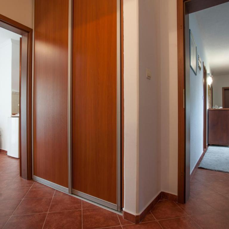 Guest House Medin - One-Bedroom Apartment with Balcony and Side Sea View - 3