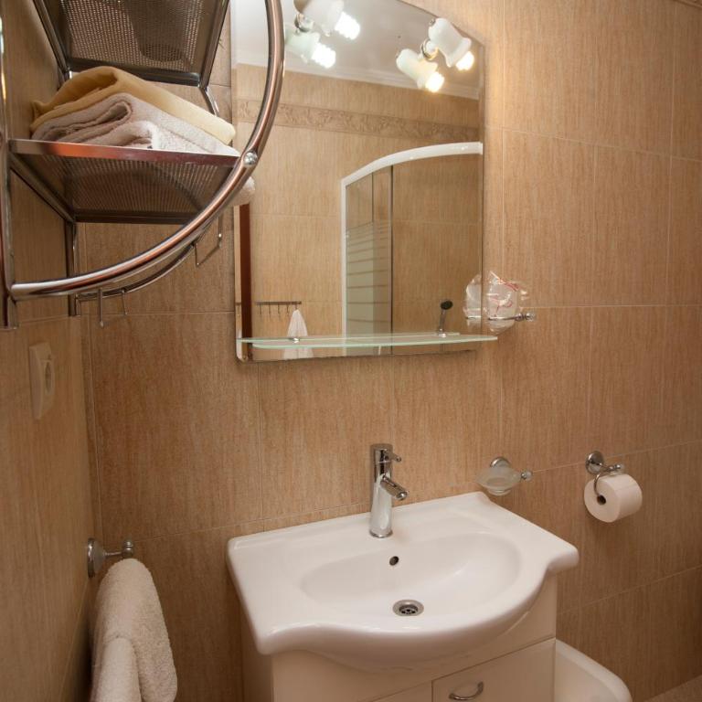 Guest House Medin - One-Bedroom Apartment with Balcony and Side Sea View - 4
