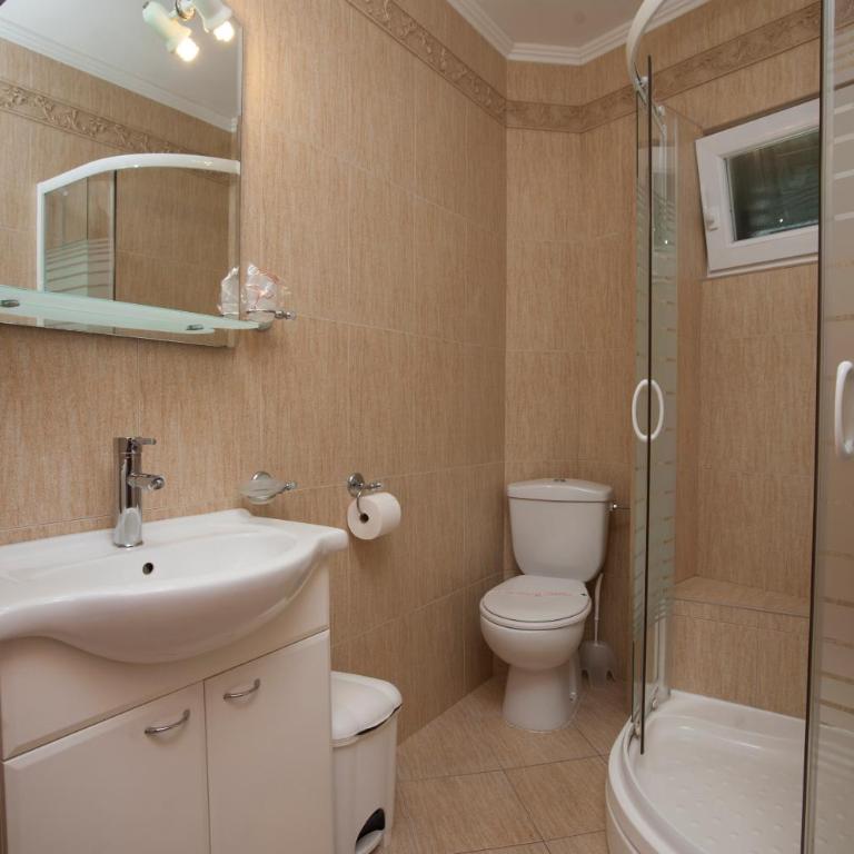 Guest House Medin - One-Bedroom Apartment with Balcony and Side Sea View - 5