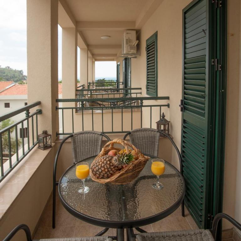 Guest House Medin - Studio with Balcony and Side Sea View - 1