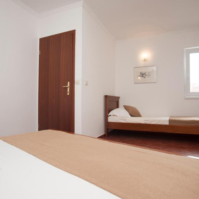 Guest House Medin - One-Bedroom Apartment with Balcony and Side Sea View - 8
