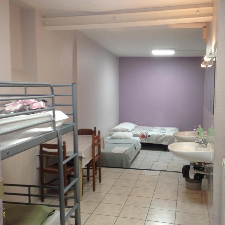Hôtel Richard - Chambre Quintuple avec Salle de Bains Privative - 5