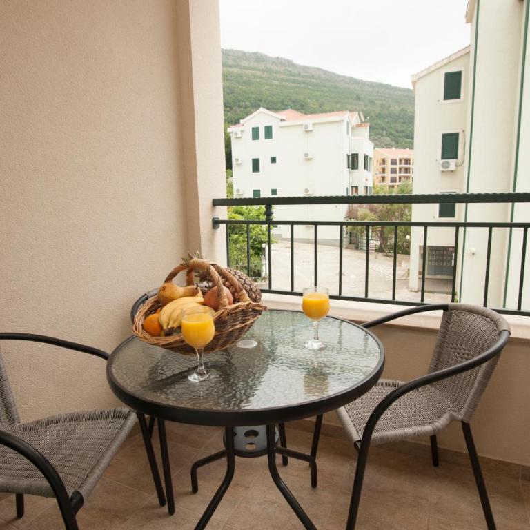 Guest House Medin - One-Bedroom Apartment with Balcony and Side Sea View - 2