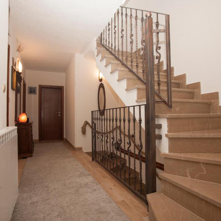 Guest House Medin - Double Room with Balcony and Garden View - 1