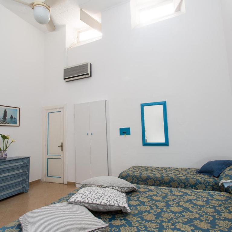 Hotel Poseidon - Economy Quadruple Room - 1