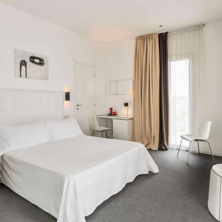 Hotel Fedora Riccione - FRONTE MARE - Sea Front Family Room - 5