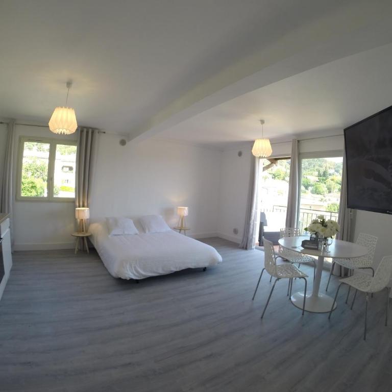 Maison Carles BnB - Appartement avec Balcon - 10