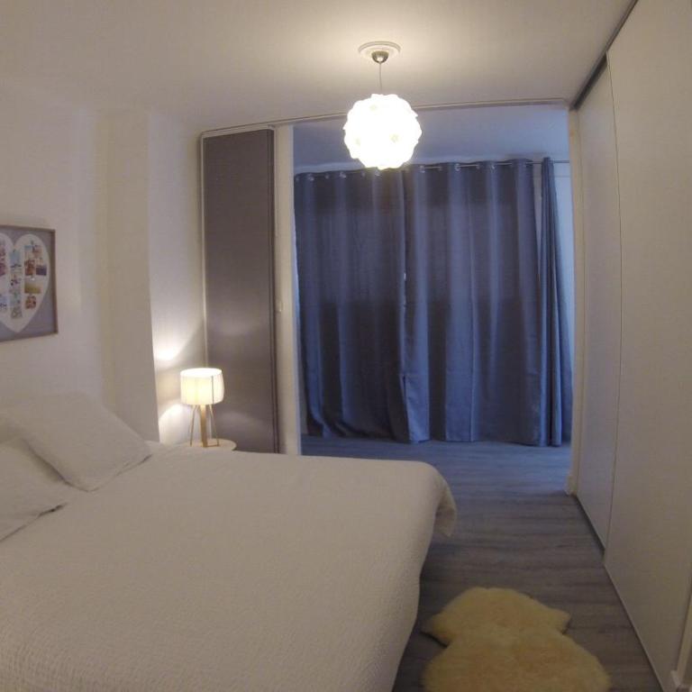 Maison Carles BnB - Appartement avec Balcon - 12