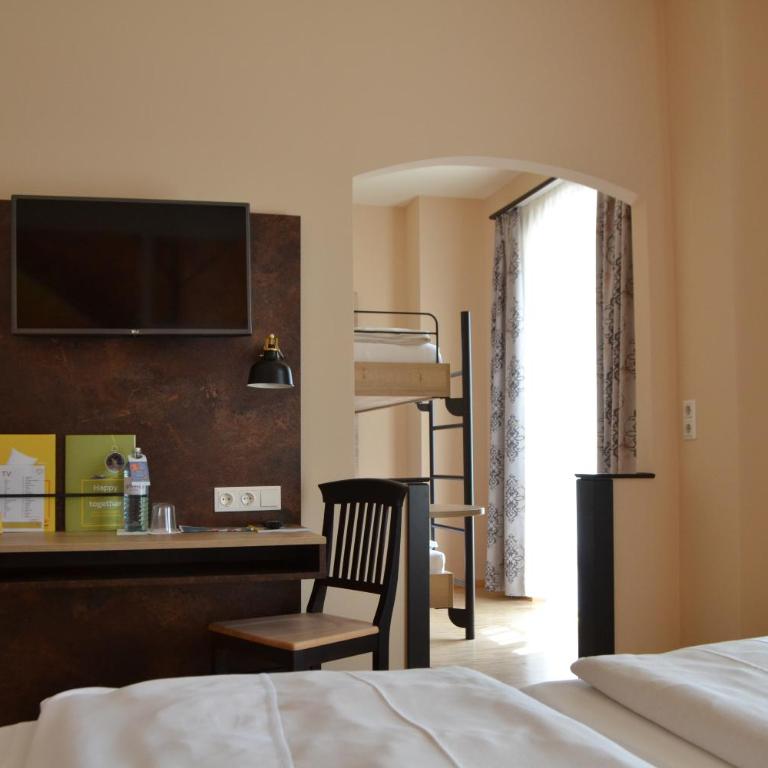 JUFA Hotel Fürstenfeld - Self Check-in - Vierbettzimmer - 4
