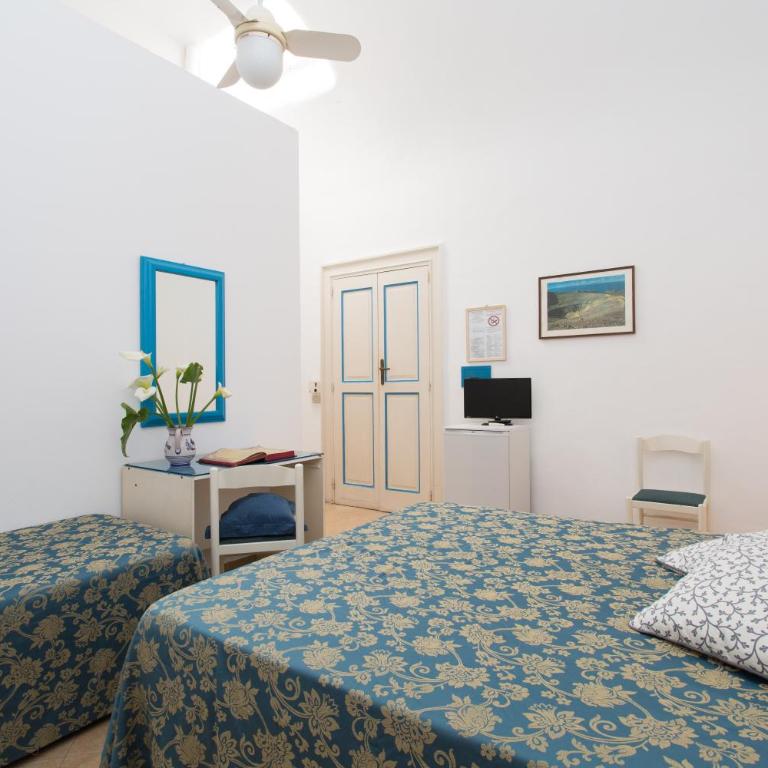 Hotel Poseidon - Economy Triple Room - 2