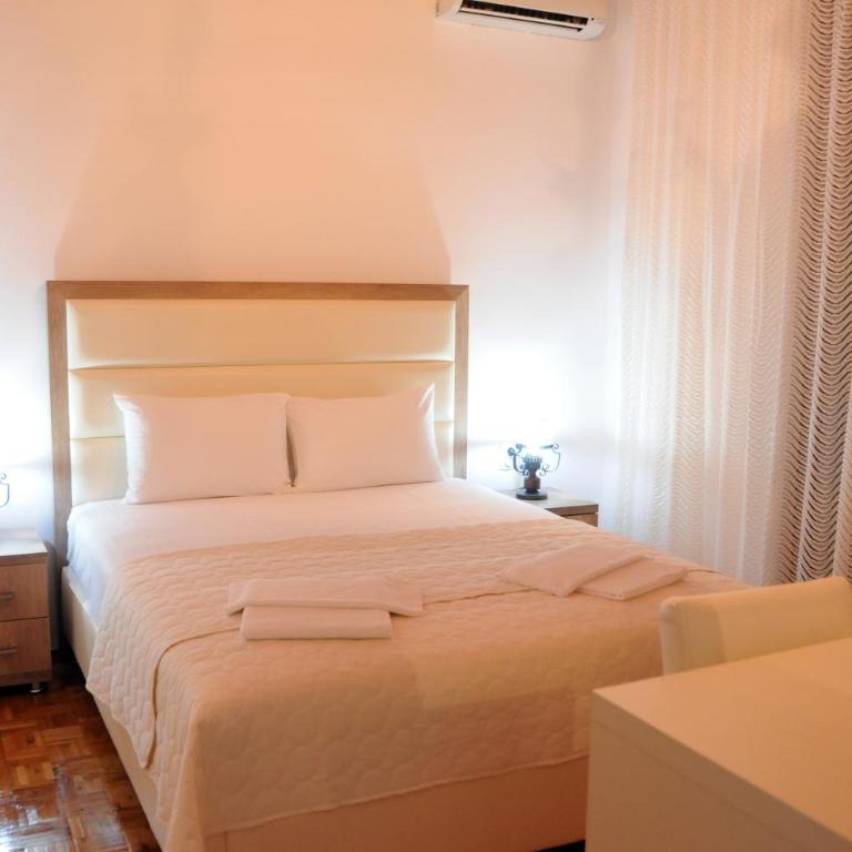 Guest House Smajlaga - Double or Twin Room with Balcony - 1