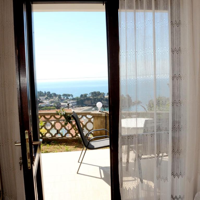 Guest House Smajlaga - Triple Room with Private Bathroom - 5