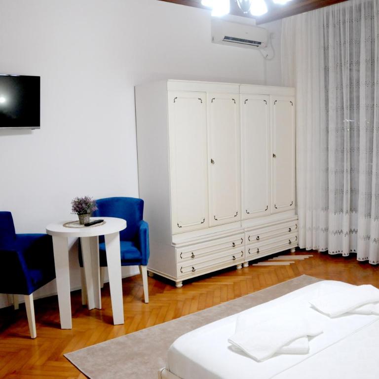 Guest House Smajlaga - Triple Room with Private Bathroom - 3