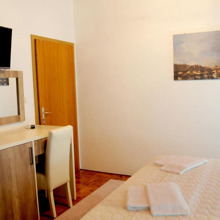 Guest House Smajlaga - Double or Twin Room with Balcony - 2