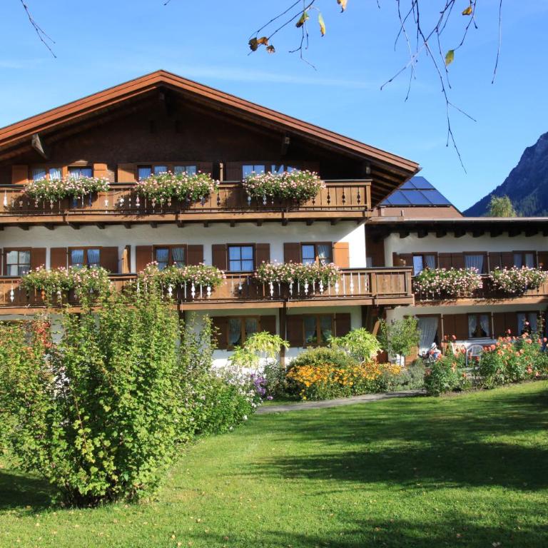 Ferienwohnungen Thannheimer - Apartment mit Gartenblick - 1
