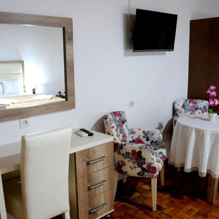 Guest House Smajlaga - Triple Room with Sea View - 4