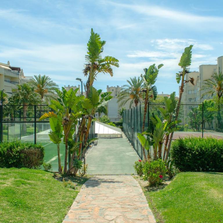 Apartamento Residencial Colinas del Bajondillo - Three-Bedroom Apartment - 10