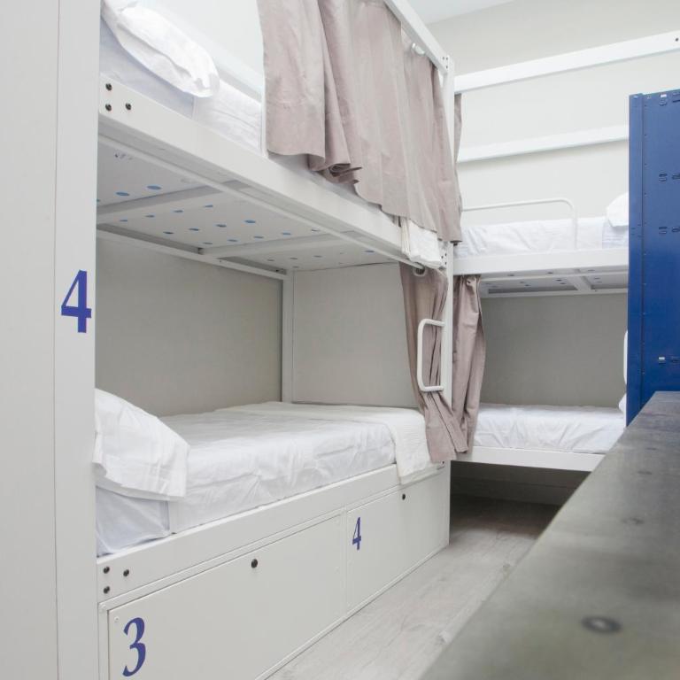 Malaga Stop Hostel AB - Cama en habitación compartida femenina de 6 camas - 5