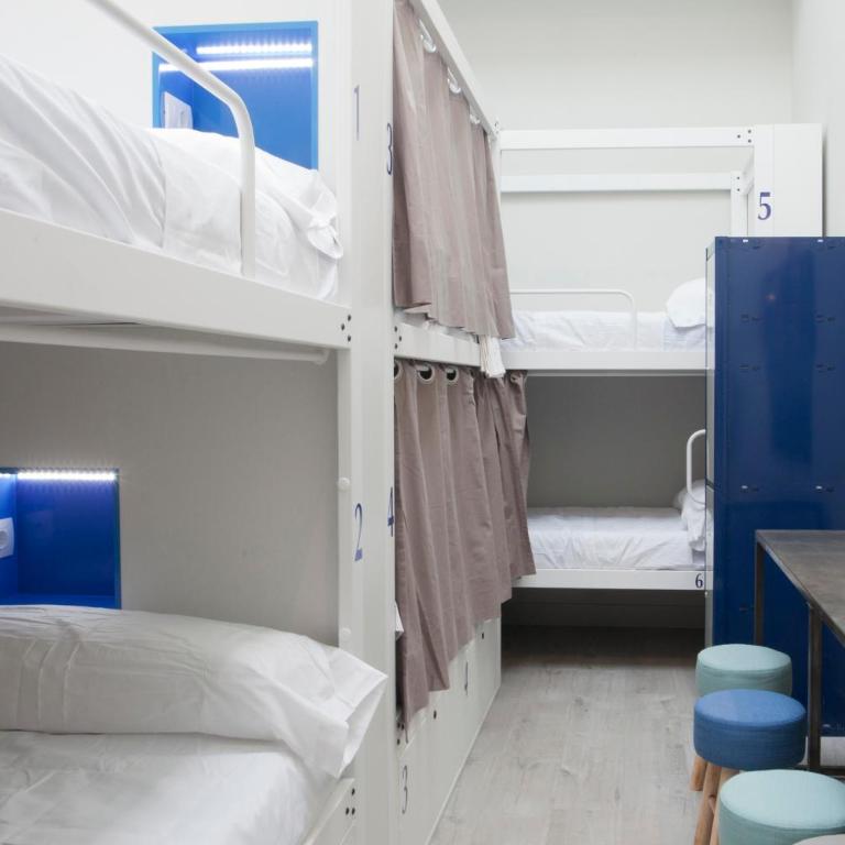 Malaga Stop Hostel AB - Cama en habitación compartida femenina de 6 camas - 6