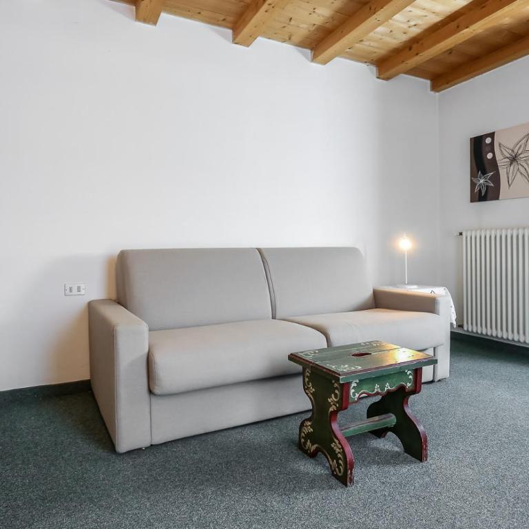 Garni Meinrad - Familienzimmer mit Balkon - 12