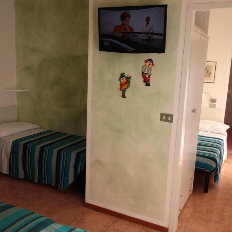 Hotel Nuova Graziosa - Quadruple Room - 3