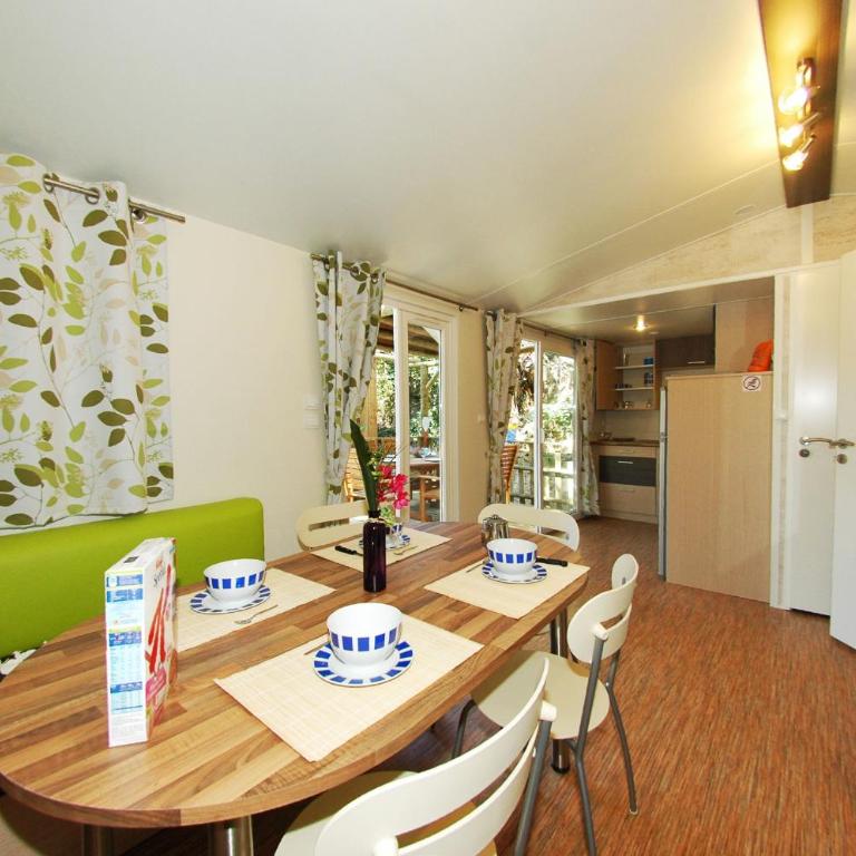 Camping de la Treille - Casa Móvil con 3 dormitorios y aire acondicionado - 4