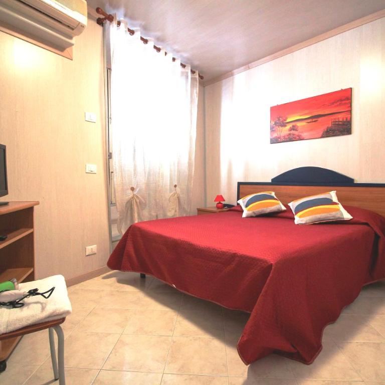 B&B Al Piazza Marina - Camera Matrimoniale Economy con Bagno Privato Esterno - 1