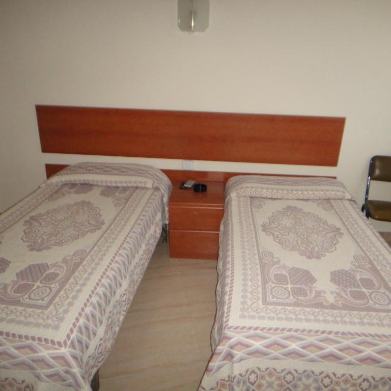 Pensió Restaurant Llança - Habitación Doble con baño compartido - 2 camas - 4