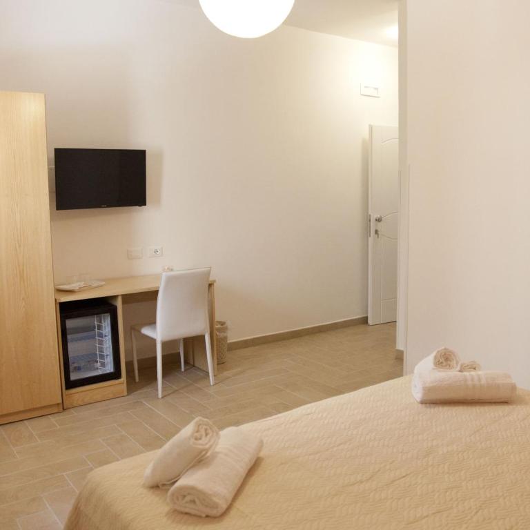 Donna Rosa Accommodation - Ampia Camera Matrimoniale - 5