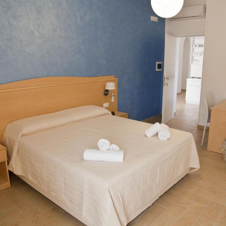 Donna Rosa Accommodation - Camera Matrimoniale con Vista Montagna - 6
