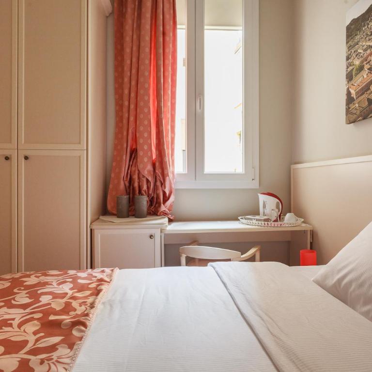 Casa Angelica - Small Double Room with Private Bathroom - 6
