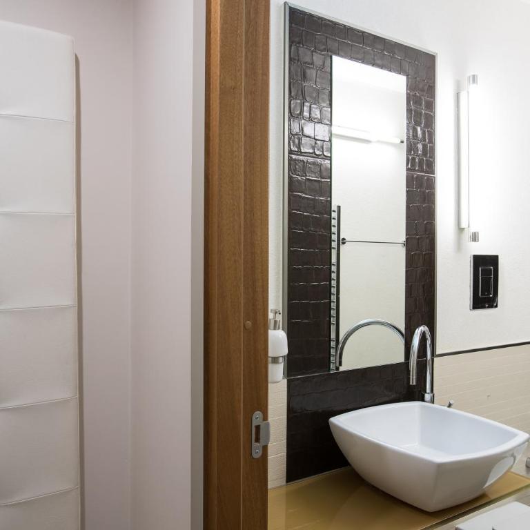Palazzo Perla - Camera Matrimoniale con Bagno Privato - 7