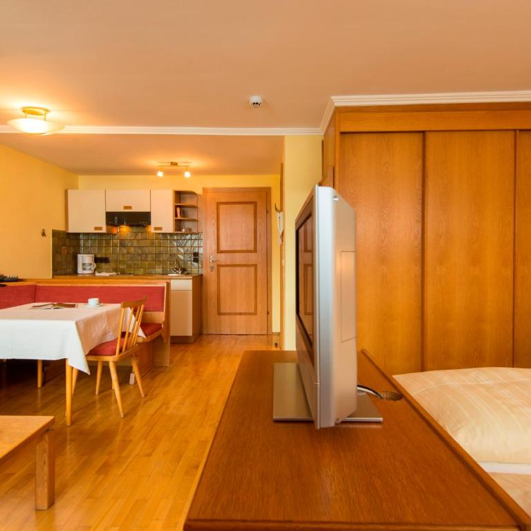 Appartements Monuth - Studio with Balcony - 4