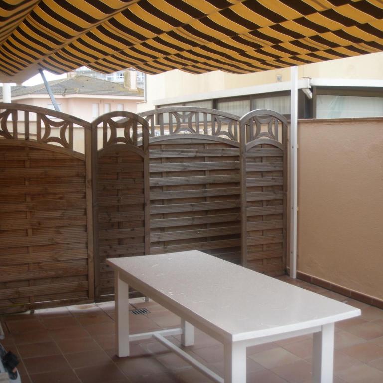 Saromar II Apartament amb dues terrasses per 6 persones a 5 minuts de la Platja Gran - Apartamento con terraza - 17
