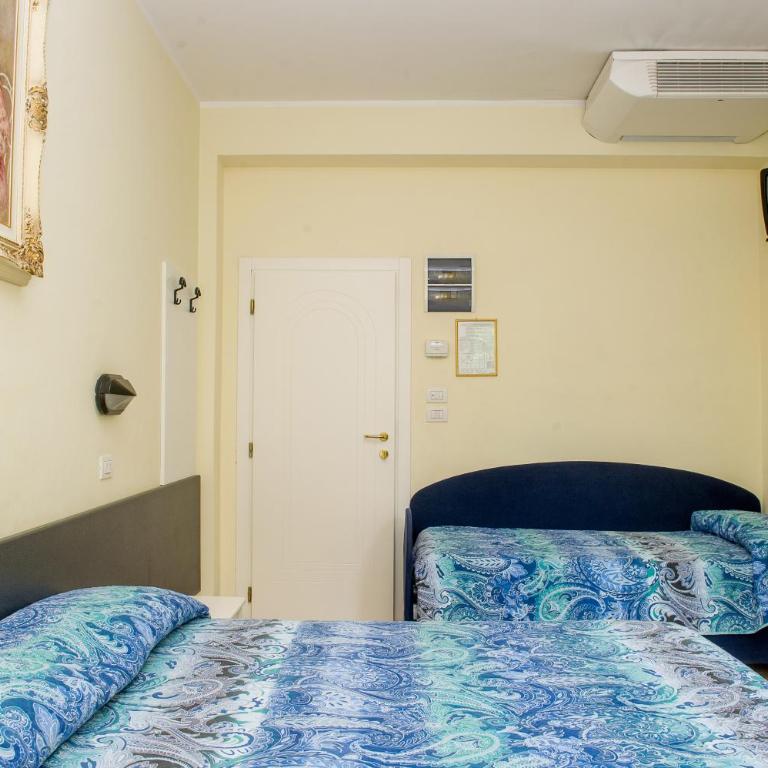 Hotel Cristina Hospitality Centrale - Camera Tripla Comfort - 3