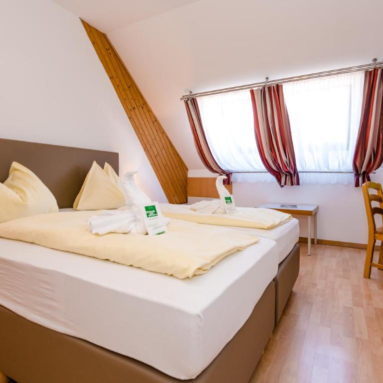 Stadthotel Schwerterbräu - Familienzimmer (2 Erwachsene + 2 Kinder) - 9