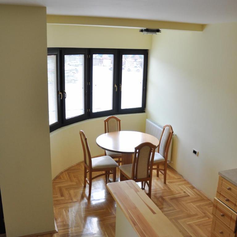 Apartmani Vidic - Apartment with Balcony - 12