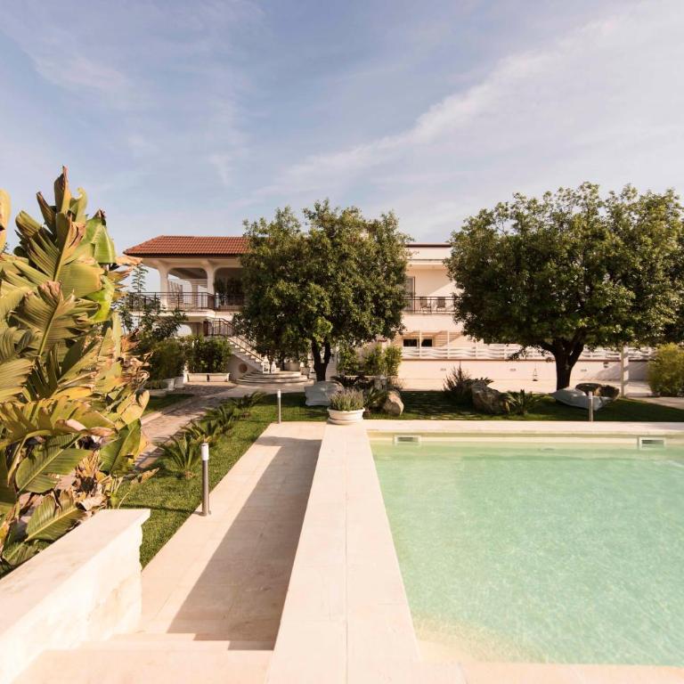 Residenza Il Sole - Camera Matrimoniale Deluxe con Vista Piscina - 7